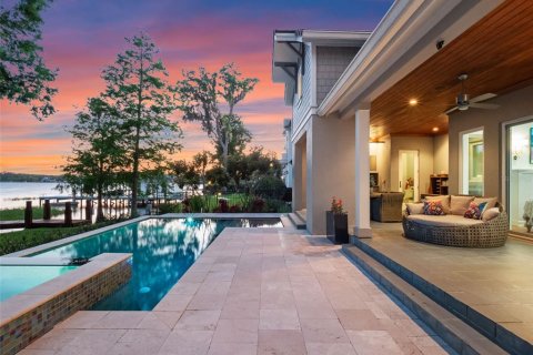 House in Orlando, Florida 5 bedrooms, 427.35 sq.m. № 2094217 - photo 8