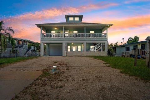 House in Crystal River, Florida 2 bedrooms, 112.97 sq.m. № 2298546