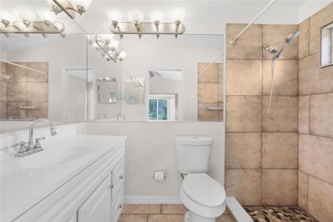 House in Sarasota, Florida 3 bedrooms, 117.43 sq.m. № 2167457 - photo 18