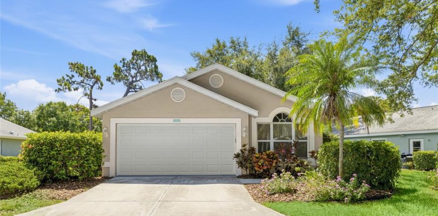 House in Sarasota, Florida 3 bedrooms, 117.43 sq.m. № 2167457