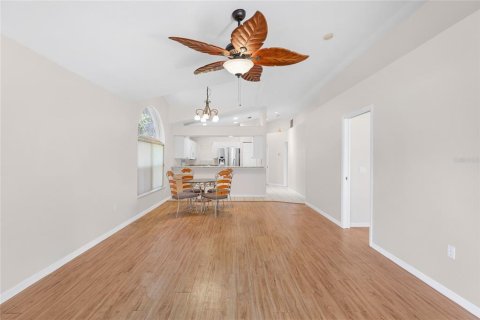 House in Sarasota, Florida 3 bedrooms, 117.43 sq.m. № 2167457 - photo 10