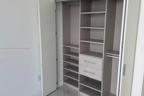 Condominio en venta en Miami, Florida, 3 dormitorios, 183.76 m2 № 1887623 - foto 2