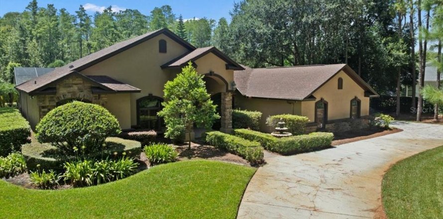 Casa en Lutz, Florida 4 dormitorios, 332.4 m2 № 1880675