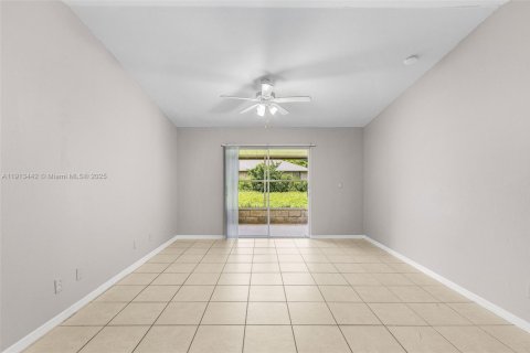 Снять в аренду виллу или дом в Лихай-Эйкерс, Флорида 3 спальни, № 1973640 - фото 16