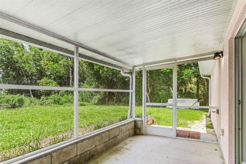 Снять в аренду виллу или дом в Лихай-Эйкерс, Флорида 3 спальни, № 1973640 - фото 22