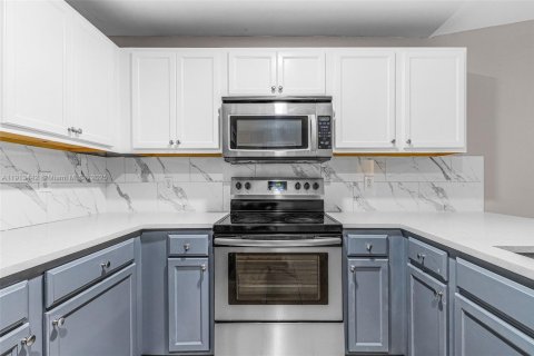 Снять в аренду виллу или дом в Лихай-Эйкерс, Флорида 3 спальни, № 1973640 - фото 6