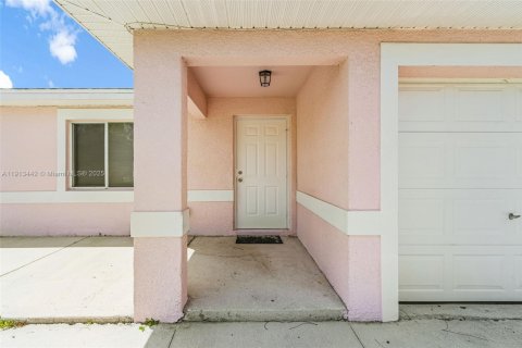 Снять в аренду виллу или дом в Лихай-Эйкерс, Флорида 3 спальни, № 1973640 - фото 3