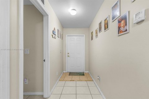 Снять в аренду виллу или дом в Лихай-Эйкерс, Флорида 3 спальни, № 1973640 - фото 21