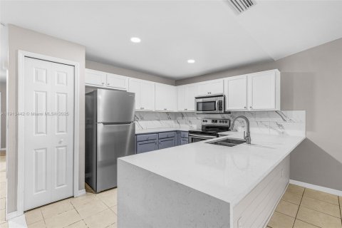 Снять в аренду виллу или дом в Лихай-Эйкерс, Флорида 3 спальни, № 1973640 - фото 8