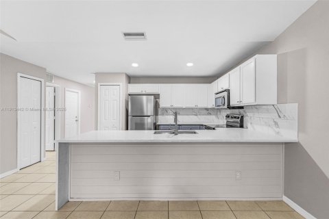 Снять в аренду виллу или дом в Лихай-Эйкерс, Флорида 3 спальни, № 1973640 - фото 9