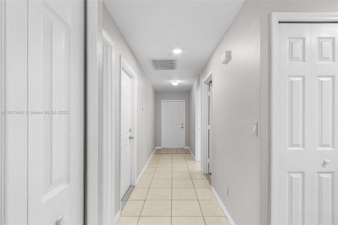 Снять в аренду виллу или дом в Лихай-Эйкерс, Флорида 3 спальни, № 1973640 - фото 11