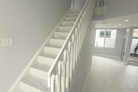 Villa ou maison à vendre à Hollywood, Floride: 3 chambres, 137.4 m2 № 2397335 - photo 17