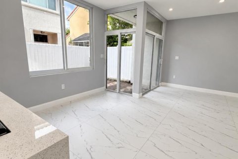 Villa ou maison à vendre à Hollywood, Floride: 3 chambres, 137.4 m2 № 2397335 - photo 9