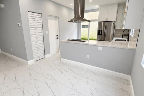 Villa ou maison à vendre à Hollywood, Floride: 3 chambres, 137.4 m2 № 2397335 - photo 12