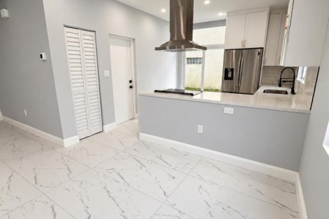 Villa ou maison à vendre à Hollywood, Floride: 3 chambres, 137.4 m2 № 2397335 - photo 8