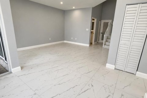 Villa ou maison à vendre à Hollywood, Floride: 3 chambres, 137.4 m2 № 2397335 - photo 16