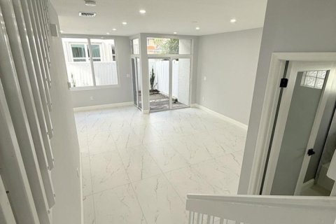 Villa ou maison à vendre à Hollywood, Floride: 3 chambres, 137.4 m2 № 2397335 - photo 2