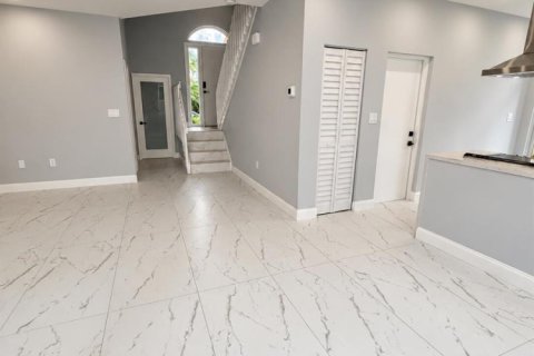 Villa ou maison à vendre à Hollywood, Floride: 3 chambres, 137.4 m2 № 2397335 - photo 15