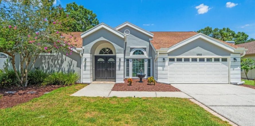 House in Tampa, Florida 4 bedrooms, 243.03 sq.m. № 1759661