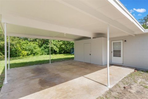 House in Sanford, Florida 3 bedrooms, 132.01 sq.m. № 1842055 - photo 3