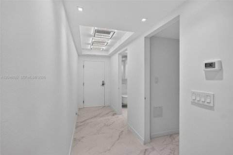 Condo in Miami Beach, Florida, 3 bedrooms № 2185947 - photo 28