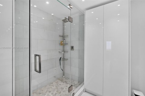 Condo in Miami Beach, Florida, 3 bedrooms № 2185947 - photo 15