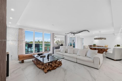Condo in Miami Beach, Florida, 3 bedrooms  № 2185947