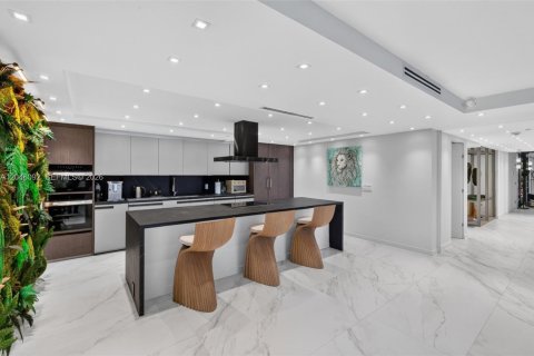 Condo in Miami Beach, Florida, 3 bedrooms № 2185947 - photo 25