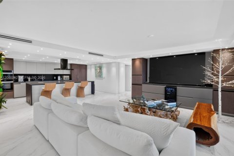 Condo in Miami Beach, Florida, 3 bedrooms № 2185947 - photo 4