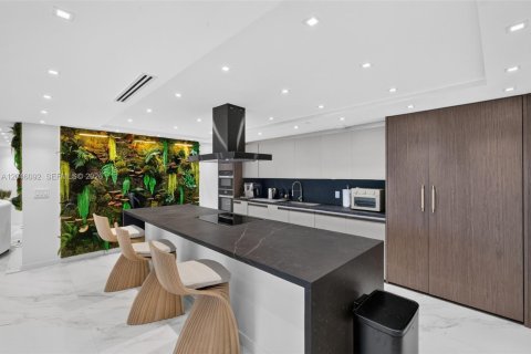 Condo in Miami Beach, Florida, 3 bedrooms № 2185947 - photo 23