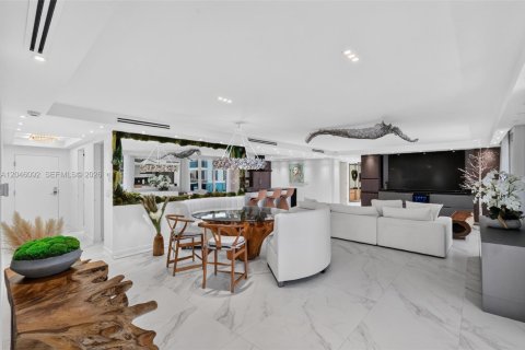 Condo in Miami Beach, Florida, 3 bedrooms № 2185947 - photo 6