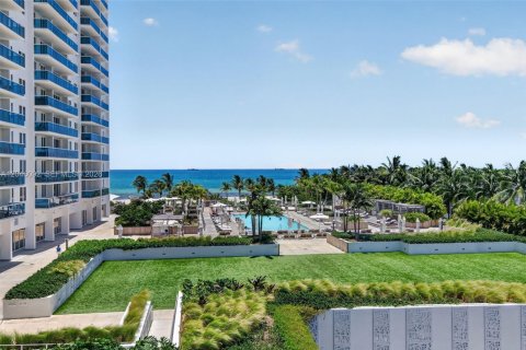 Condo in Miami Beach, Florida, 3 bedrooms № 2185947 - photo 20