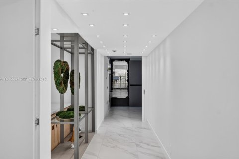 Condo in Miami Beach, Florida, 3 bedrooms № 2185947 - photo 30