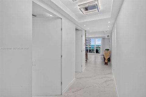 Condo in Miami Beach, Florida, 3 bedrooms № 2185947 - photo 29