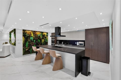 Condo in Miami Beach, Florida, 3 bedrooms № 2185947 - photo 24
