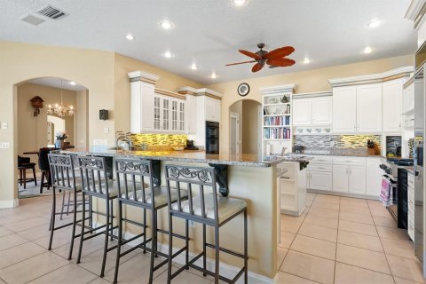 House in Orlando, Florida 4 bedrooms, 379.41 sq.m. № 2116648 - photo 6