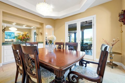 House in Orlando, Florida 4 bedrooms, 379.41 sq.m. № 2116648 - photo 9