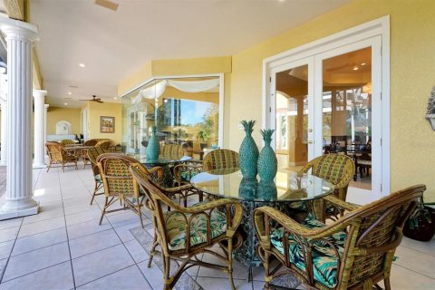 House in Orlando, Florida 4 bedrooms, 379.41 sq.m. № 2116648 - photo 10