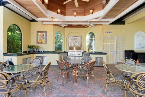 House in Orlando, Florida 4 bedrooms, 379.41 sq.m. № 2116648 - photo 11