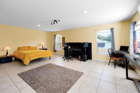 House in Orlando, Florida 4 bedrooms, 379.41 sq.m. № 2116648 - photo 20