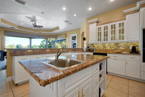House in Orlando, Florida 4 bedrooms, 379.41 sq.m. № 2116648 - photo 7