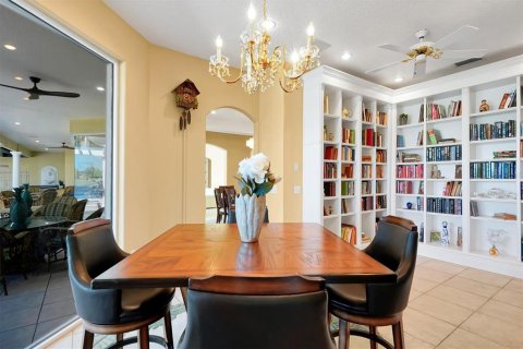House in Orlando, Florida 4 bedrooms, 379.41 sq.m. № 2116648 - photo 8