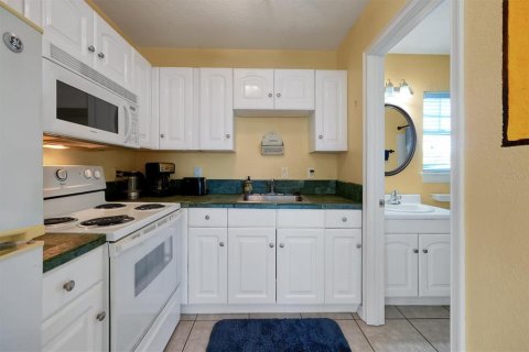 House in Orlando, Florida 4 bedrooms, 379.41 sq.m. № 2116648 - photo 21