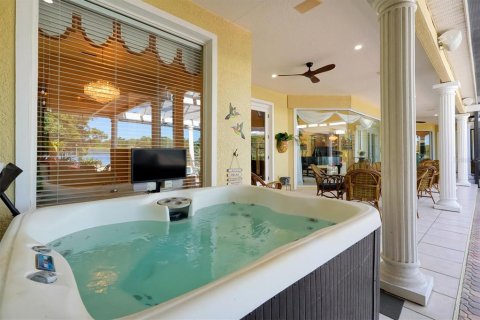 House in Orlando, Florida 4 bedrooms, 379.41 sq.m. № 2116648 - photo 12