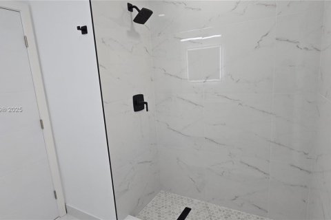 Villa ou maison à vendre à Miami, Floride: 3 chambres, 110.09 m2 № 1975985 - photo 13