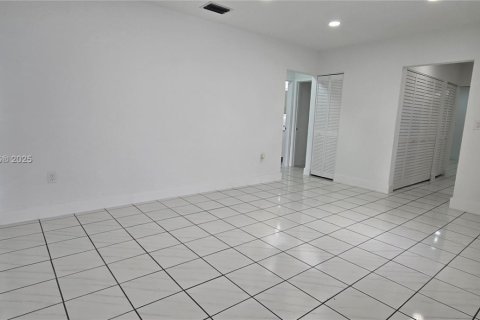Villa ou maison à vendre à Miami, Floride: 3 chambres, 110.09 m2 № 1975985 - photo 10