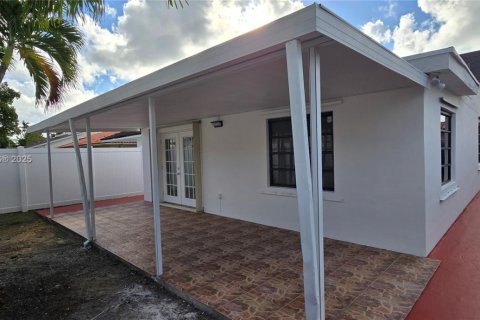 Villa ou maison à vendre à Miami, Floride: 3 chambres, 110.09 m2 № 1975985 - photo 30