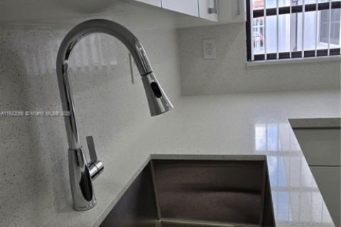 Villa ou maison à vendre à Miami, Floride: 3 chambres, 110.09 m2 № 1975985 - photo 5