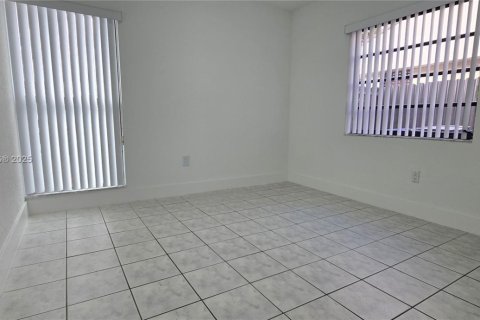 Villa ou maison à vendre à Miami, Floride: 3 chambres, 110.09 m2 № 1975985 - photo 16