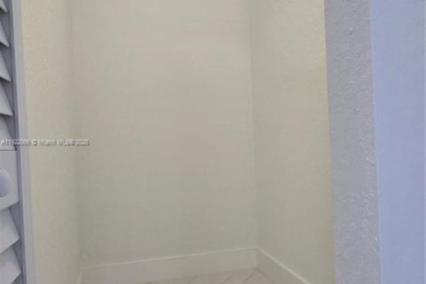 Villa ou maison à vendre à Miami, Floride: 3 chambres, 110.09 m2 № 1975985 - photo 18